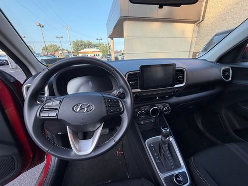Used 2023 Hyundai Venue SEL FWD image 12