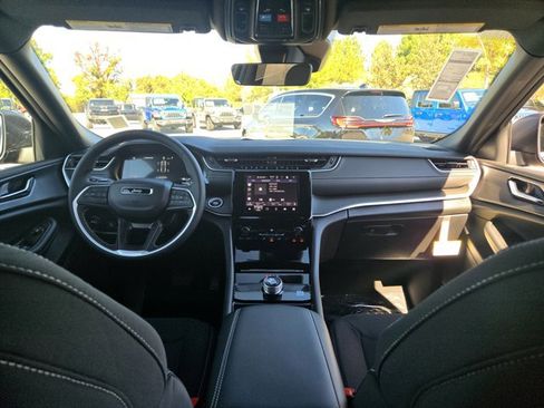 New 2025 Jeep Grand Cherokee Laredo X w/ Trailer Tow Package image 31