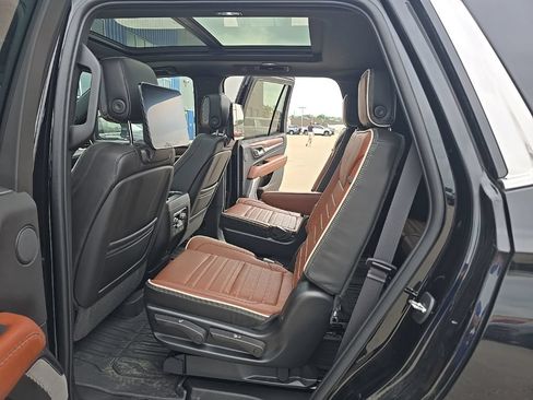 Used 2023 GMC Yukon Denali Ultimate AWD/4WD image 19