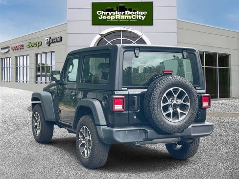 Used 2022 Jeep Wrangler Sport AWD/4WD image 8