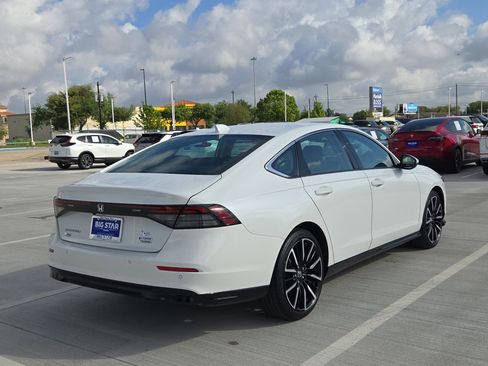 Used 2025 Honda Accord Touring image 3