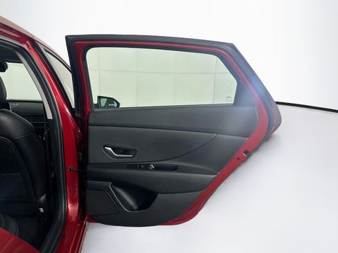Used 2025 Hyundai Elantra Limited FWD image 31