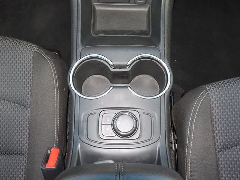 Used 2024 GMC Terrain SLE image 19