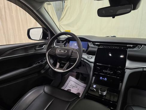 Used 2023 Jeep Grand Cherokee Limited AWD/4WD image 36