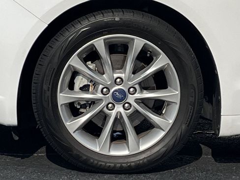 Used 2017 Ford Fusion SE w/ Fusion SE Technology Package FWD image 26