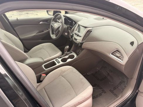 Used 2018 Chevrolet Cruze LS image 7