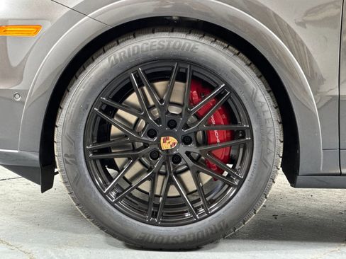 New 2026 Porsche Cayenne GTS image 34
