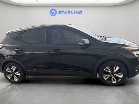 Used 2023 Chevrolet Bolt EUV LT w/ Convenience Package FWD image 4