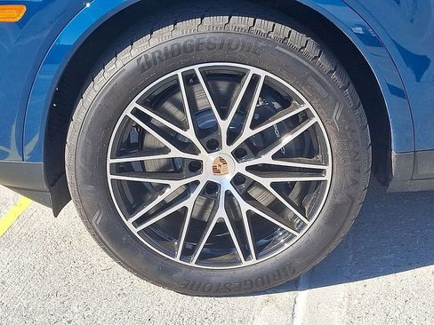 Used 2025 Porsche Cayenne E-Hybrid image 10