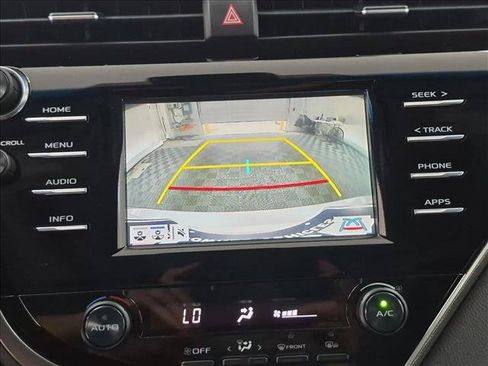 Used 2018 Toyota Camry SE w/ Moonroof Package FWD image 14