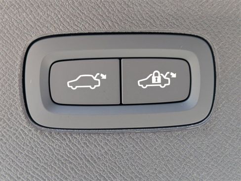 New 2026 Volvo XC90 B6 Ultra w/ Protection Package image 24