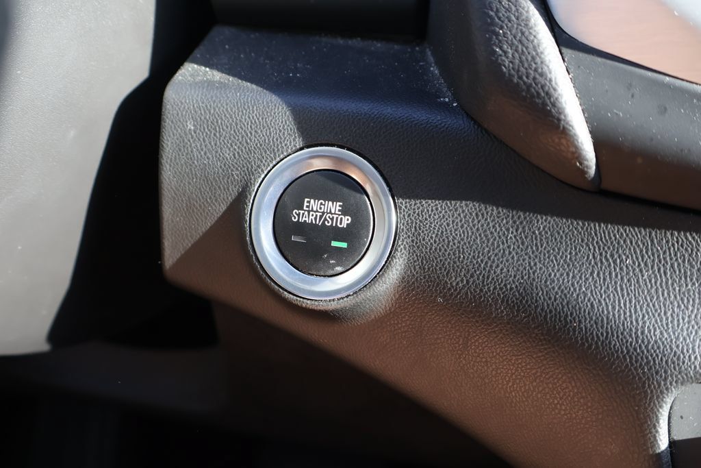 Used 2023 GMC Terrain SLE w/ Driver Convenience Package FWD image 30