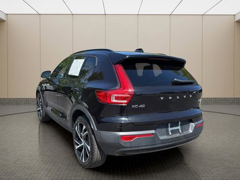 Used 2021 Volvo XC40 T5 R-Design w/ Climate Package AWD/4WD image 3