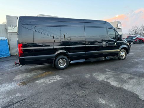 Used 2021 Mercedes-Benz Sprinter 3500 w/ Comfort Plus Package image 16