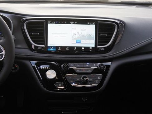 New 2026 Chrysler Pacifica Select image 17