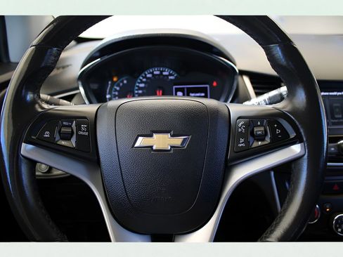 Used 2020 Chevrolet Trax LT w/ LT Convenience Package image 30