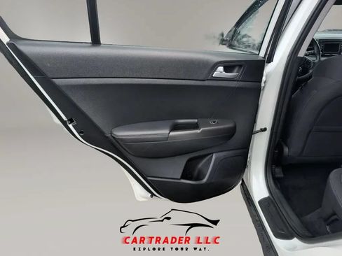 Used 2018 Kia Sportage LX AWD/4WD image 15