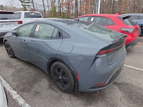 Used 2023 Toyota Prius XLE image 4