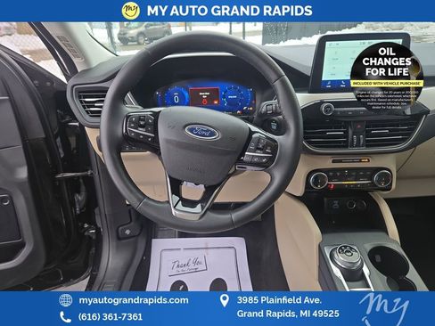Used 2022 Ford Escape SEL w/ Technology Package image 13
