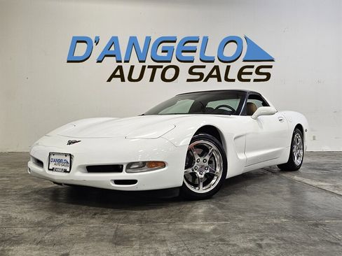 Used 2004 Chevrolet Corvette Coupe w/ Roof Package RWD image 1