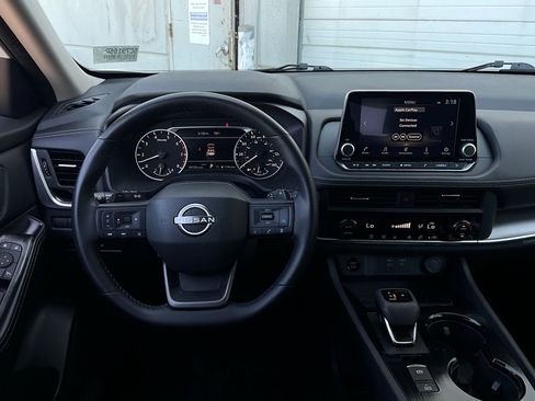 Used 2025 Nissan Rogue SV image 14