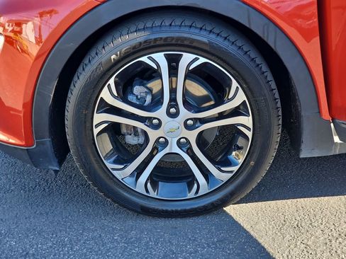 Used 2021 Chevrolet Bolt Premier w/ Infotainment Package image 34