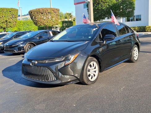 Used 2022 Toyota Corolla LE image 4