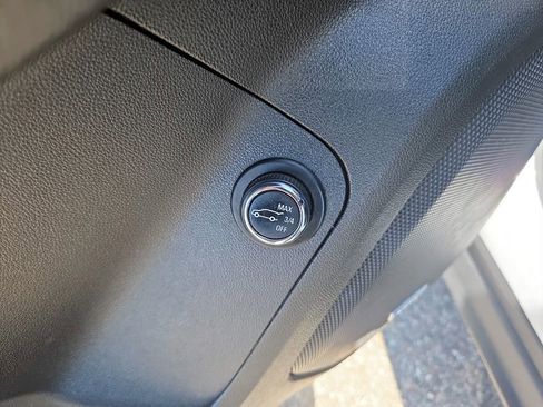 Used 2017 GMC Acadia SLT w/ LPO, Floor Liner Package image 30