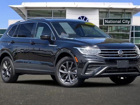 Certified 2023 Volkswagen Tiguan SE FWD image 2