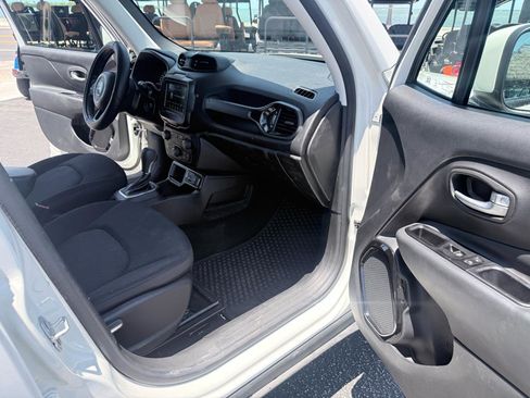 Used 2020 Jeep Renegade Altitude FWD image 21