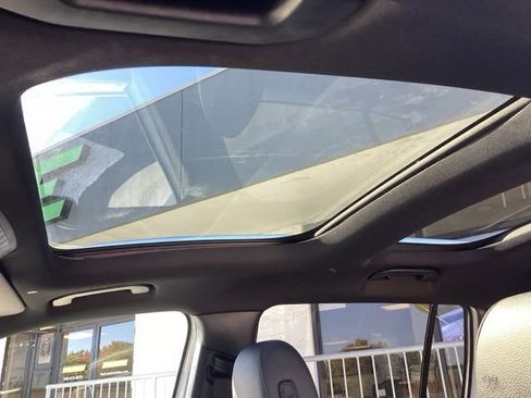 Used 2021 Mercedes-Benz GLB 250 4MATIC w/ Premium Package image 27