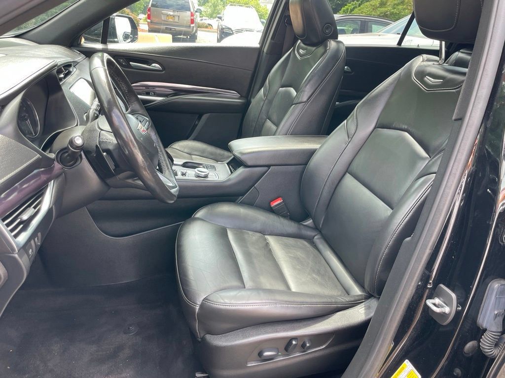 Used 2021 Cadillac XT4 Luxury w/ Cold Weather Package AWD/4WD image 7