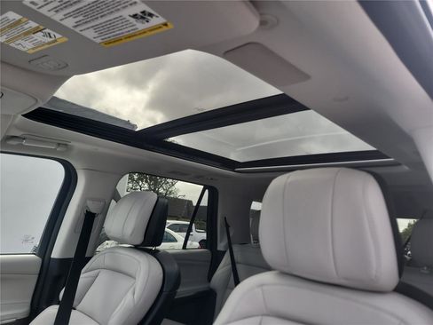 New 2026 Lincoln Navigator Reserve image 15