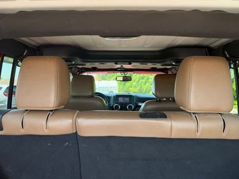 Used 2014 Jeep Wrangler Unlimited Sahara w/ Max Tow Package AWD/4WD image 9
