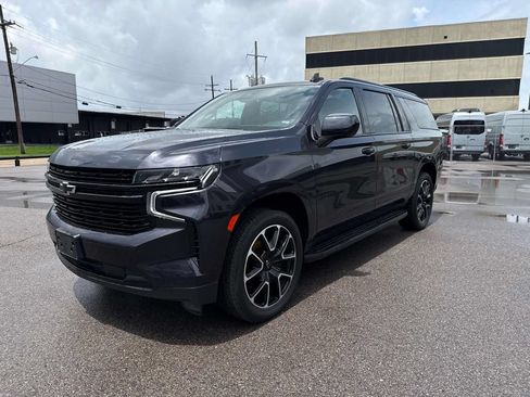 Used 2024 Chevrolet Suburban RST RWD image 3