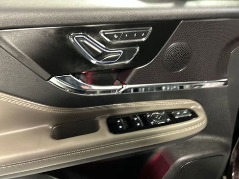 Used 2023 Lincoln Corsair Reserve image 14