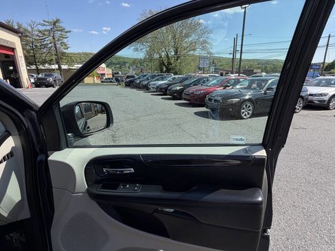 Used 2013 Dodge Grand Caravan SE FWD image 35