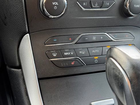Used 2016 Ford Edge SEL w/ Canadian Touring Package AWD/4WD image 16