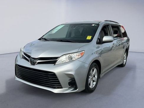 Used 2020 Toyota Sienna LE FWD image 1