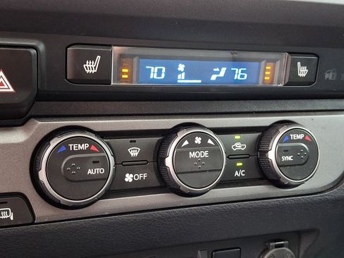 Used 2022 Toyota Tacoma TRD Sport w/ TRD Premium Sport Package AWD/4WD image 17