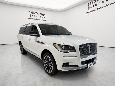 Used 2023 Lincoln Navigator L Reserve AWD/4WD image 7