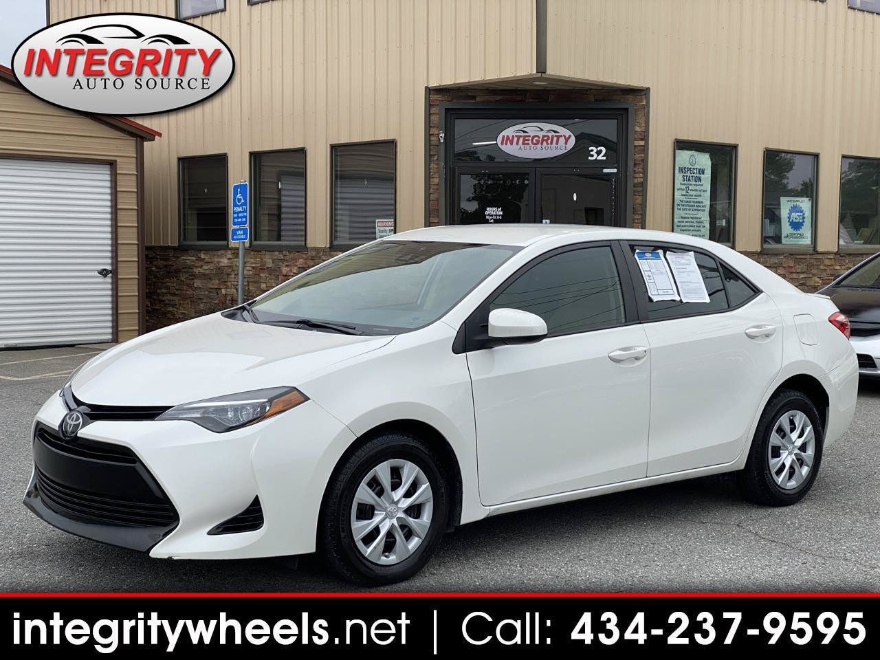 Used 2018 Toyota Corolla LE FWD image 1