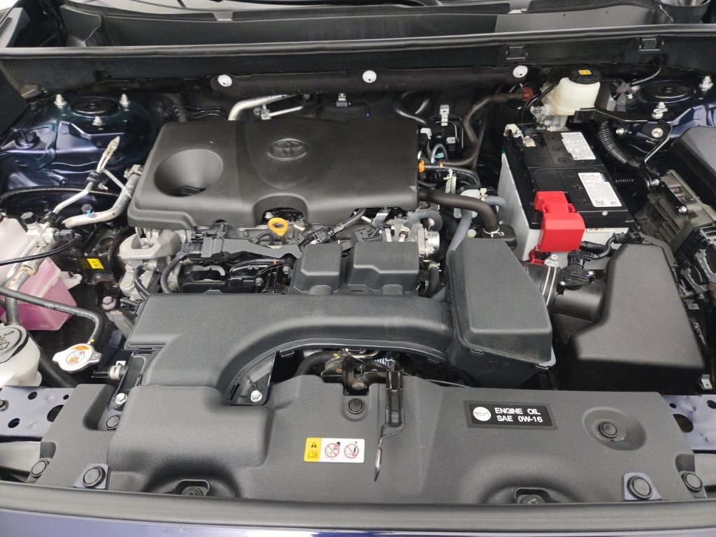 Used 2025 Toyota RAV4 XLE AWD/4WD image 39