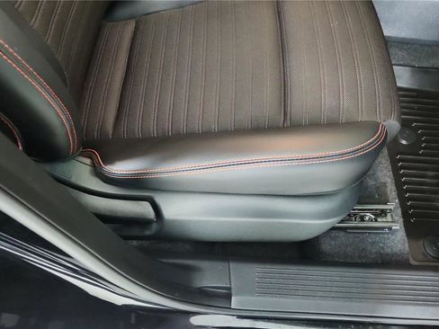 Certified 2025 Nissan Rogue SV image 37