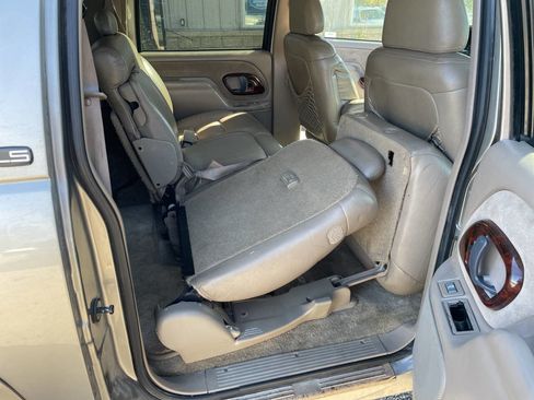 Used 1999 Chevrolet Suburban 2500 w/ Preferred Equipment Group 3 image 17