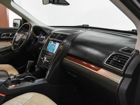 Used 2018 Ford Explorer Platinum image 15