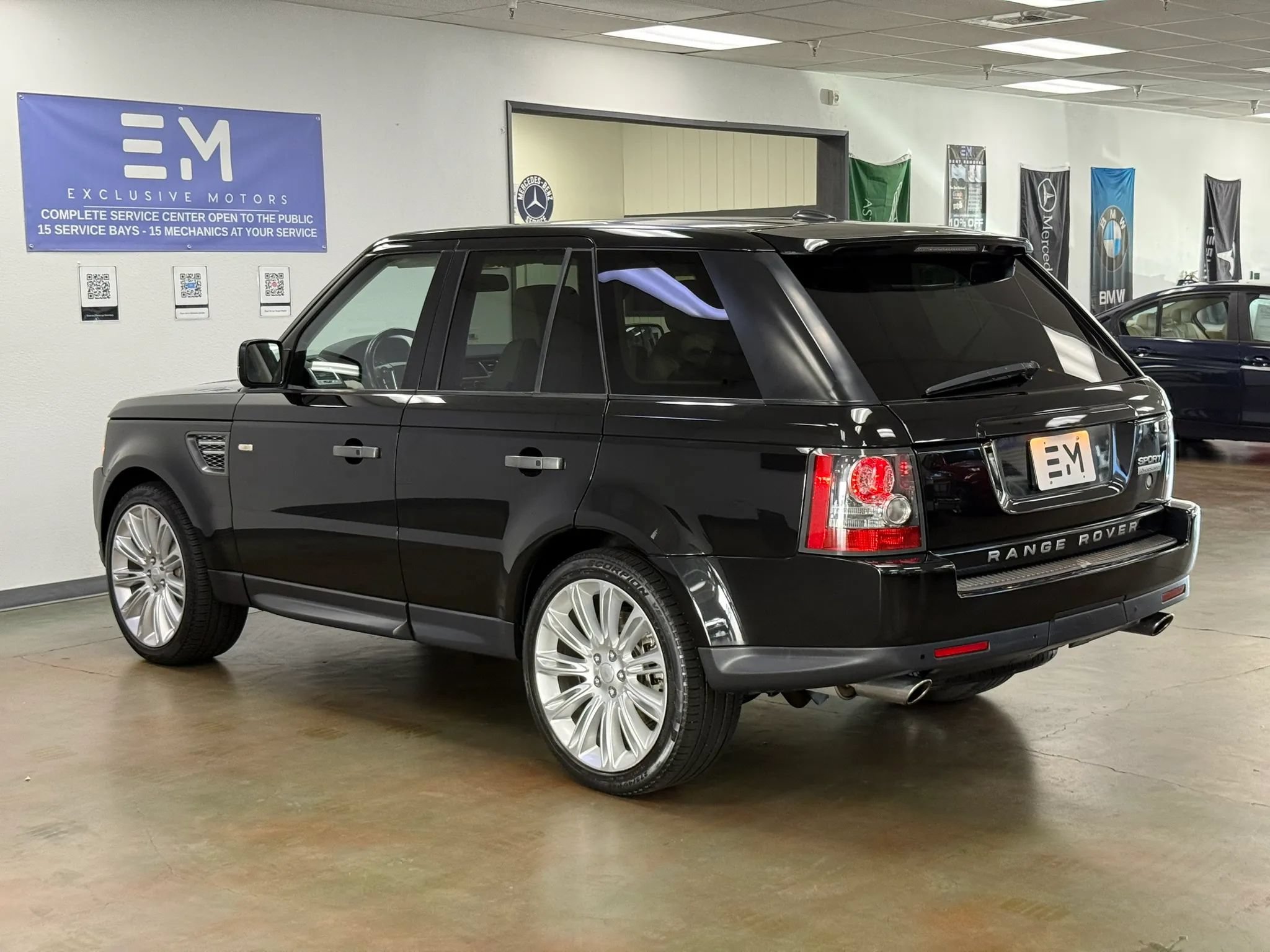 Used 2010 Land Rover Range Rover Sport Supercharged AWD/4WD image 4