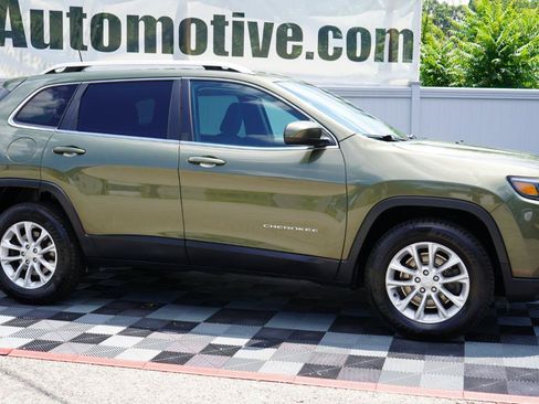 Used 2019 Jeep Cherokee Latitude w/ Popular Appearance Group AWD/4WD image 9