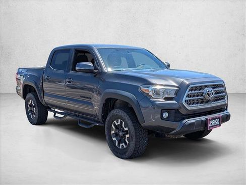Used 2017 Toyota Tacoma TRD Off-Road w/ Premium & Technology Package AWD/4WD image 3