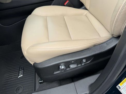 Used 2024 Cadillac XT4 Premium Luxury w/ Technology Package AWD/4WD image 17